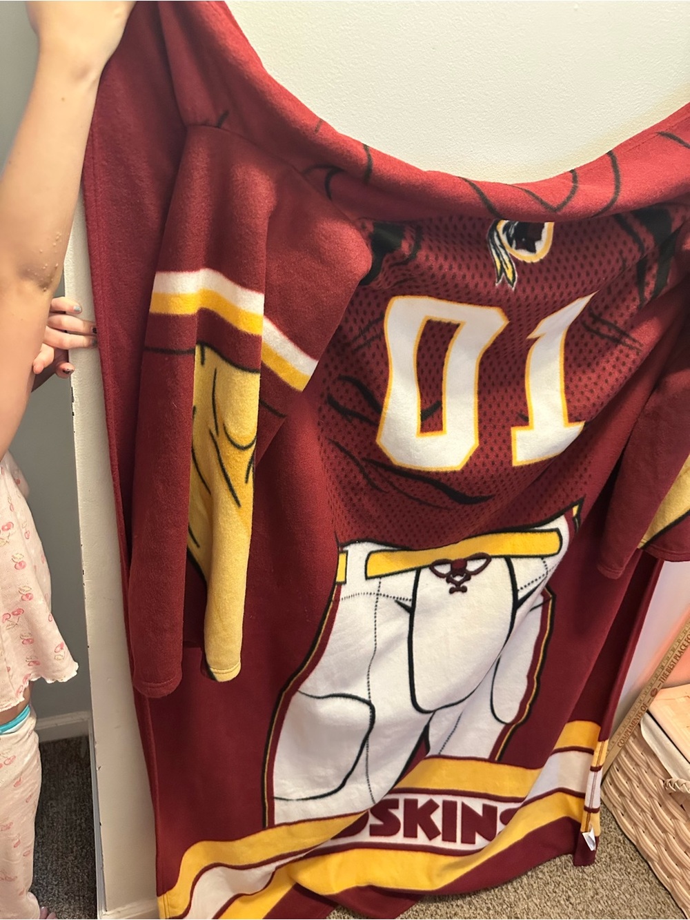 Adult Washington redskins NFL Huddler wearable fleece throw with arm holes